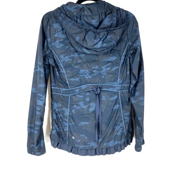 Lululemon Spring Fling Puffy Windbreaker Heathered Lotus Camo Oil Slick Blue - Picture 4 of 5